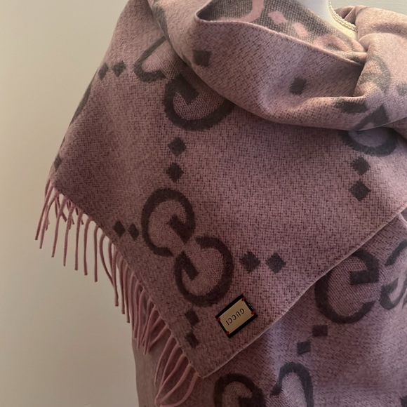 Gucci Lavender Purple Cashmere Scarf and Gloves Set - Picture 12 of 13